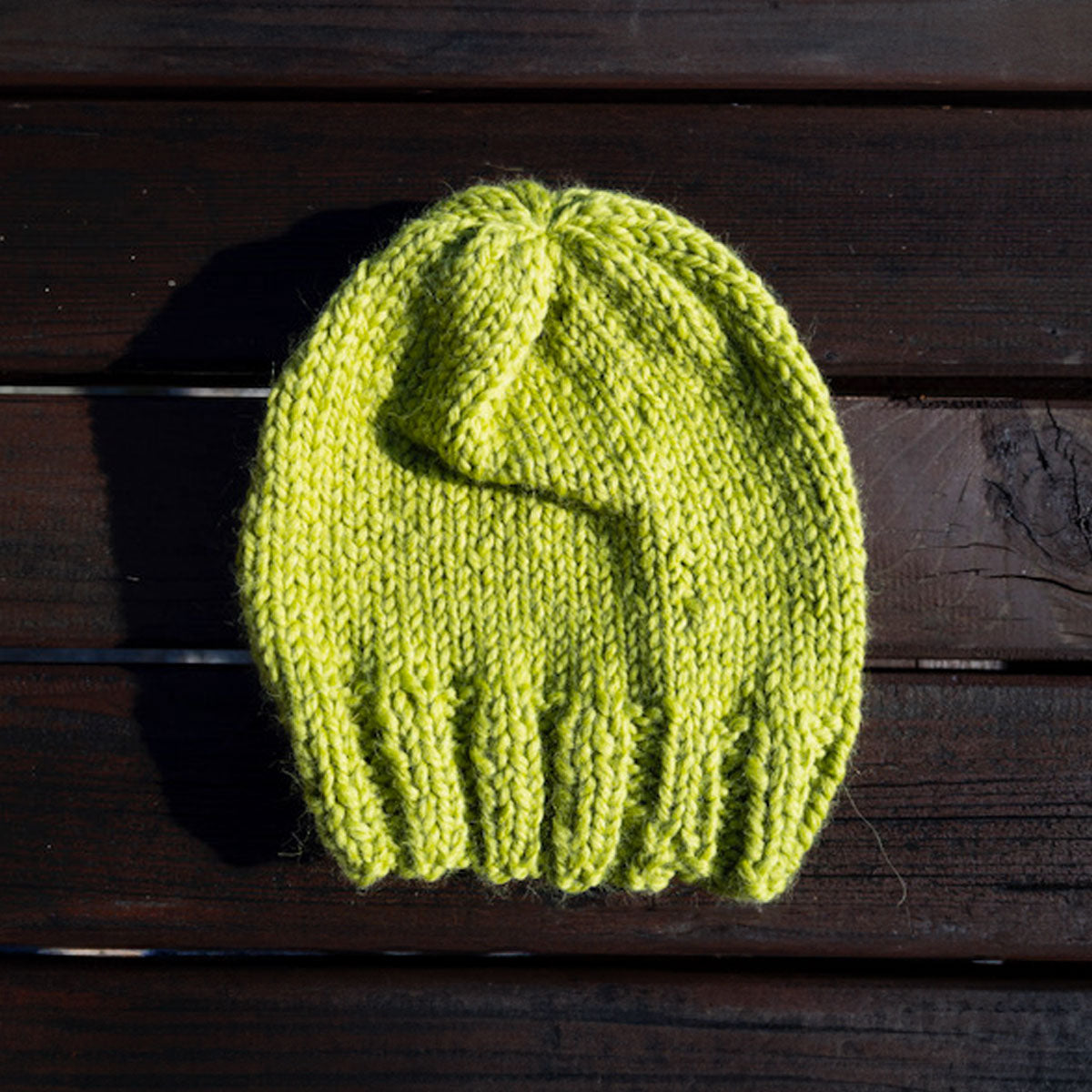 Cappello verde in lana Wool Cool per donna, parte del coordinato cane-padrone Morbidezza 4Two di Orme Differenti, visto dall'alto