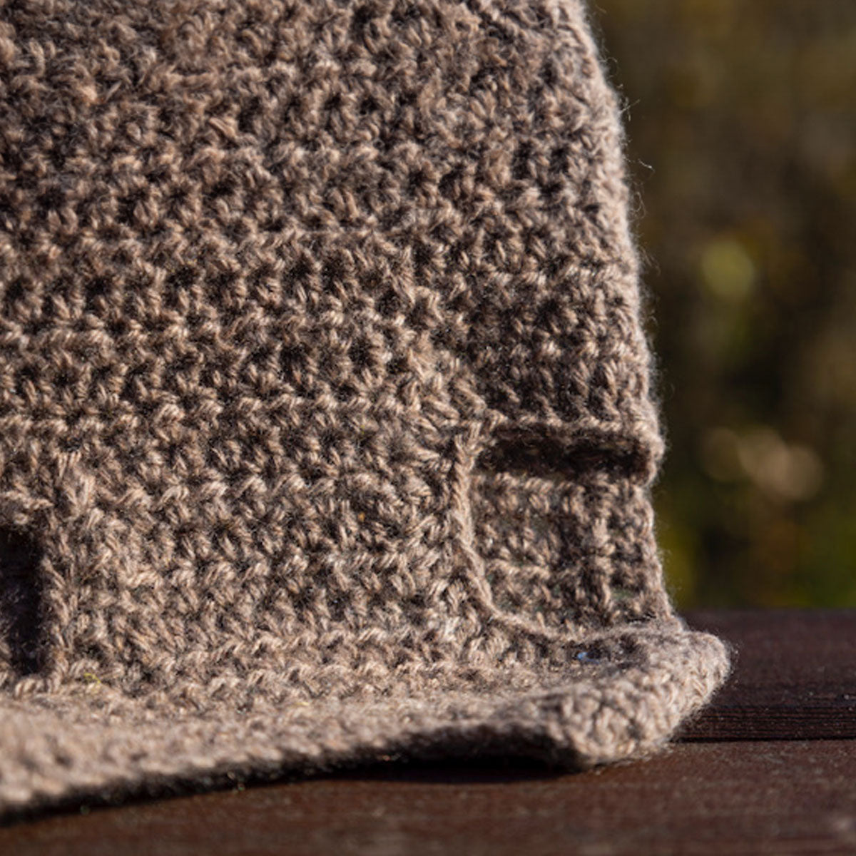 Dettaglio manica zampa cappottino per cani piccoli, realizzato in Italia 100% cashmere, marchio Orme Differenti