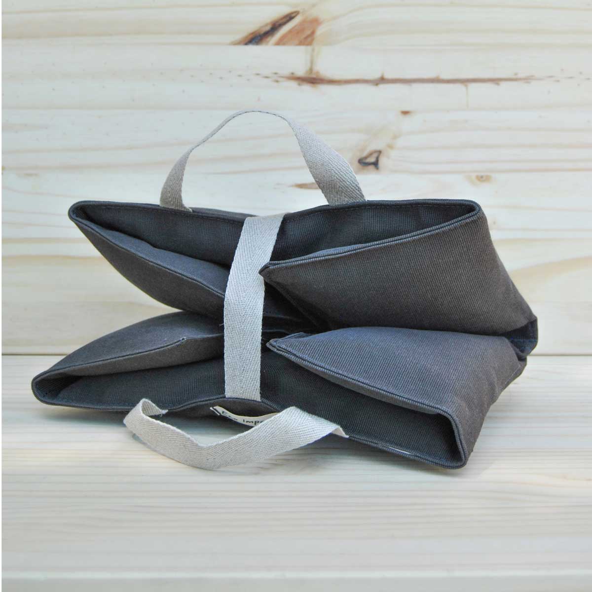 Materassino pieghevole per cane in canvas di cotone con imbottitura in kapok naturale, pratico e leggero di Eco Impronta - Orme Differenti