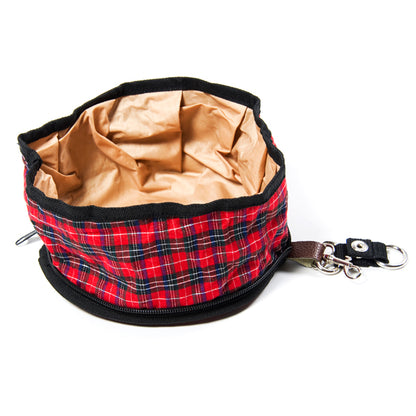 Ciotola da viaggio pieghevole e impermeabile, rosso e nera, aperta, di Farm Company distribuita da Orme Differenti