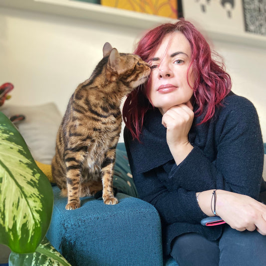 Consulenza di etologia felina, daniela larivei con gatto bengala, conoscere il gatto, Orme Differenti