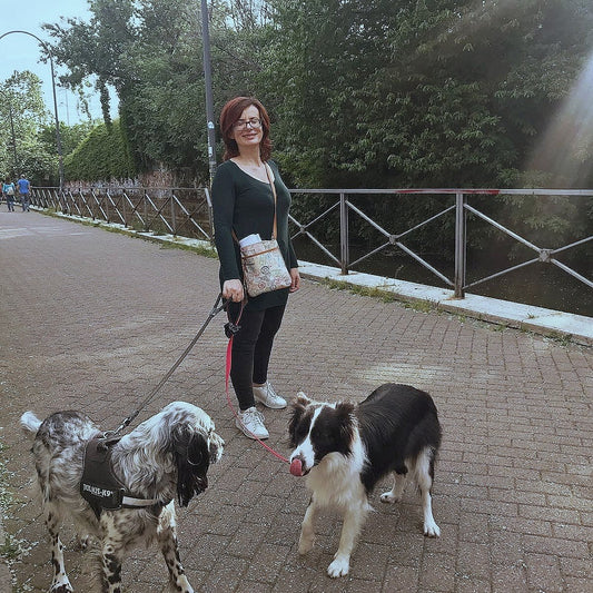 Consulenza per pet sitter, cat sitter e dog sitter, daniela larivei con cane setter e border collie, orme differenti