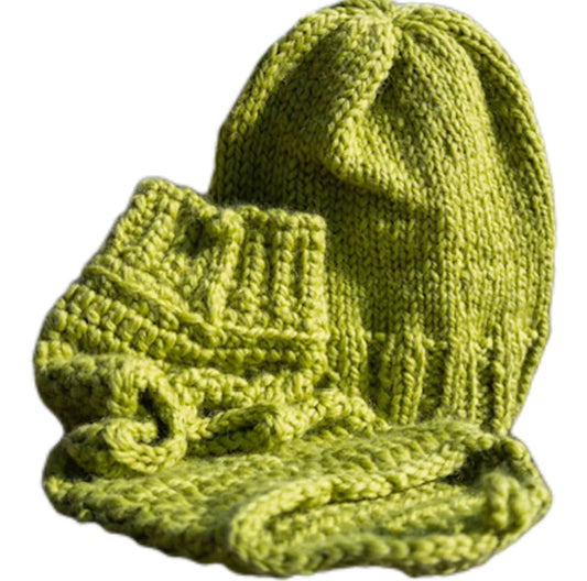 Coordinato maglioncino per cane e cappello per donna, Morbidezza 4Two di Orme Differenti, in lana Wool Cool verde