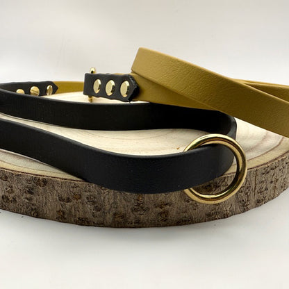 Dettaglio minuteria anello, guinzaglio in Biothane, nero e beige, resistente e lavabile con un panno umido di Orme Differenti
