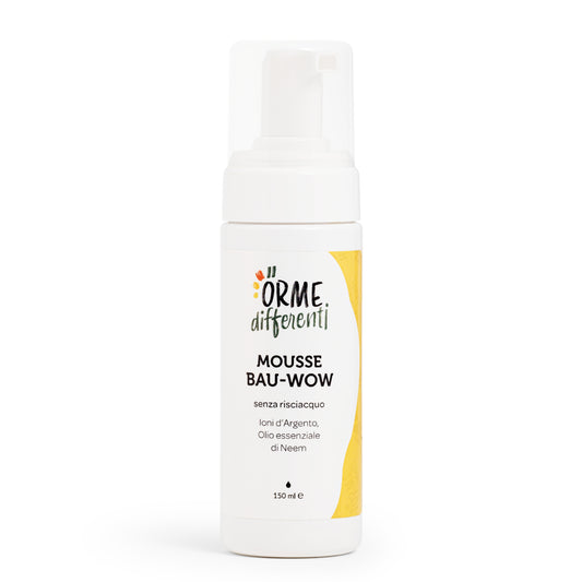 Mousse detergente vegana per cani Bau-Wow di Orme Differenti, senza risciacquo, con ioni d’argento e olio di NeeM