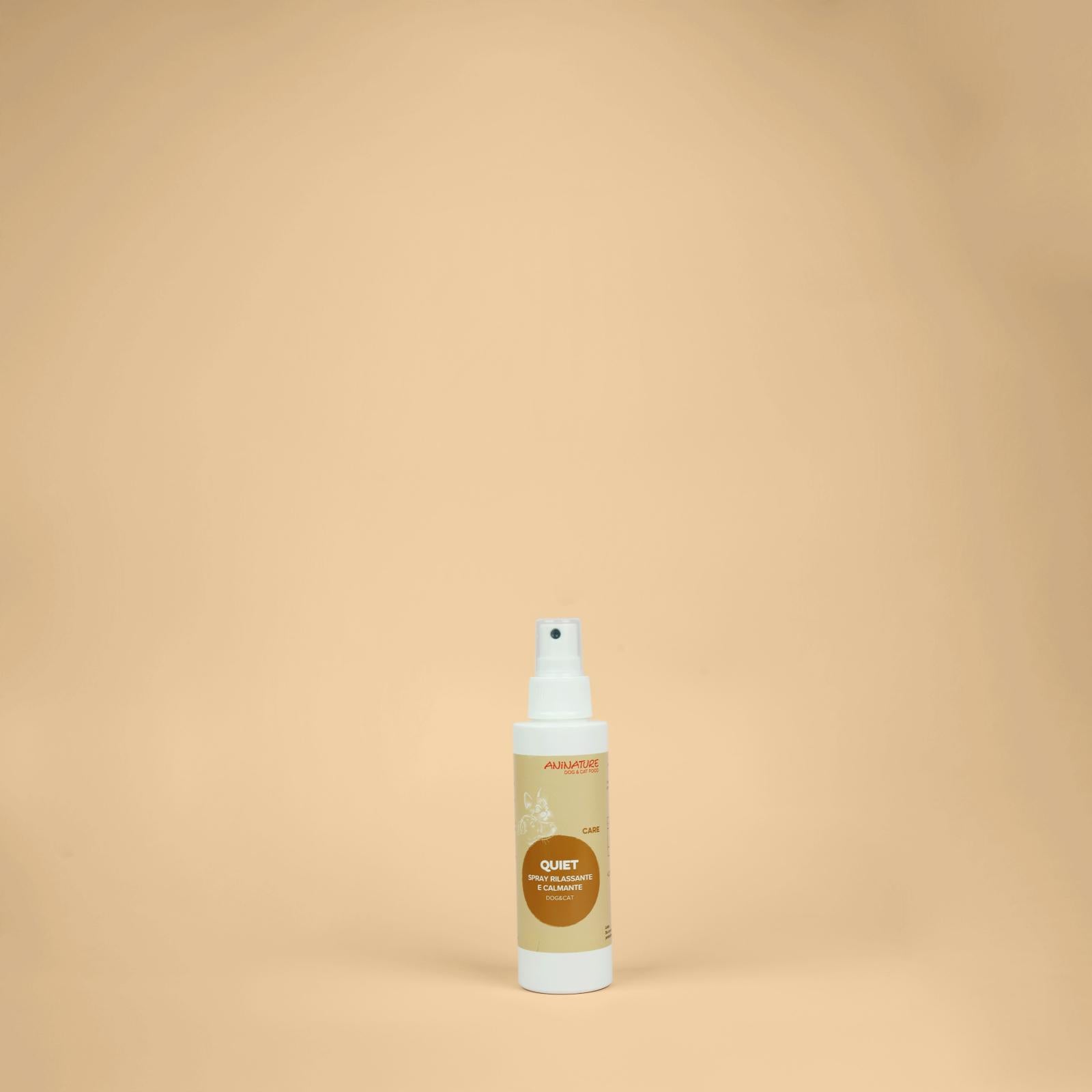 Spray rilassante e calmante per cani e gatti, formato 125 ml, a base di lavanda e biancospino, di Aninature distribuito da Orme Differenti